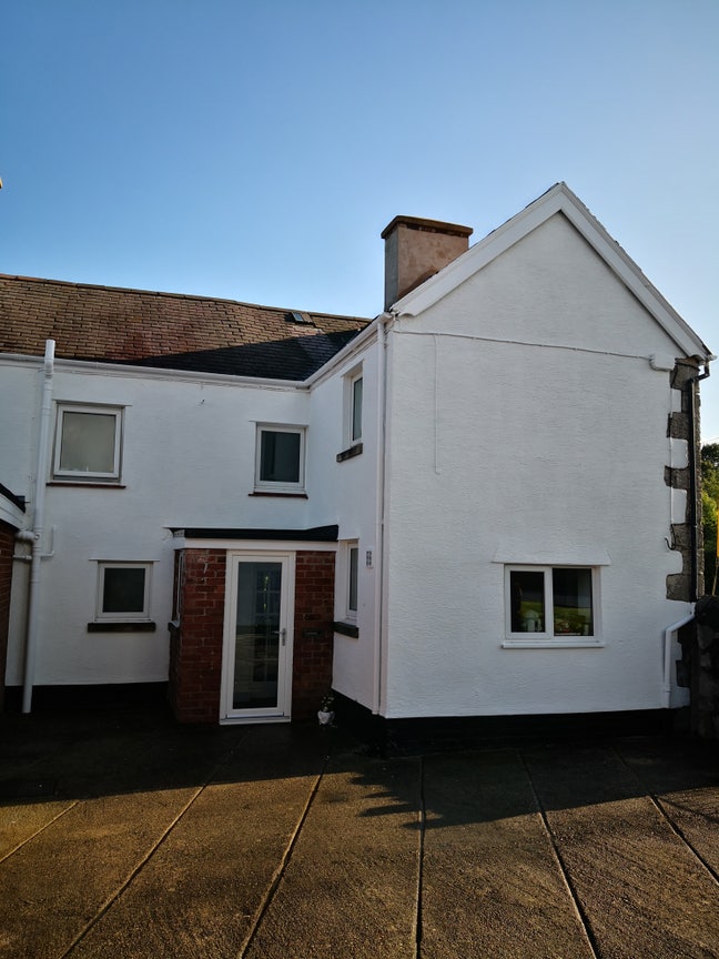 Room to let in a fully furnished 3 bed house Main Photo
