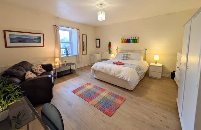 Beautiful big, warm town centre rooms Main Photo