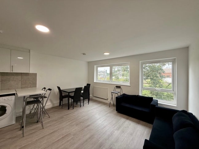 5 Bed Flat  Main Photo