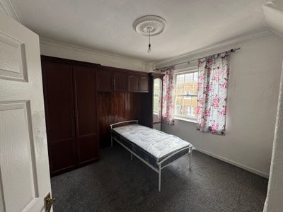 Rent for two double room in sw17 Main Photo