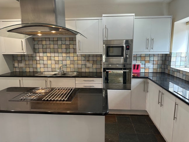 Luxury 5 bed house ensuite bedrooms Cranfield MK43 Main Photo