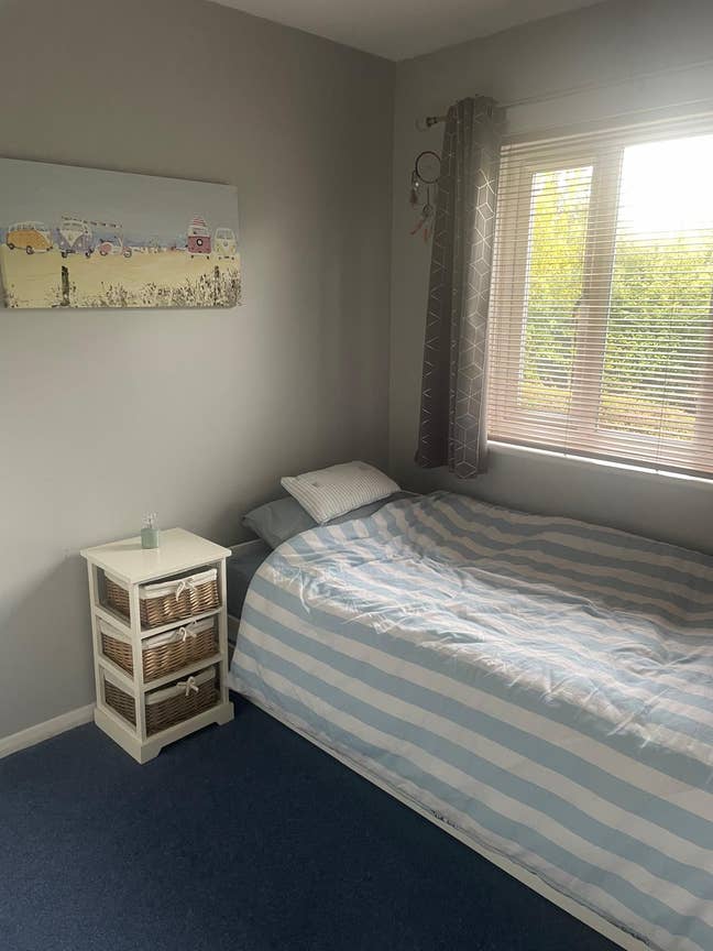 Single bedroom in house share  Main Photo