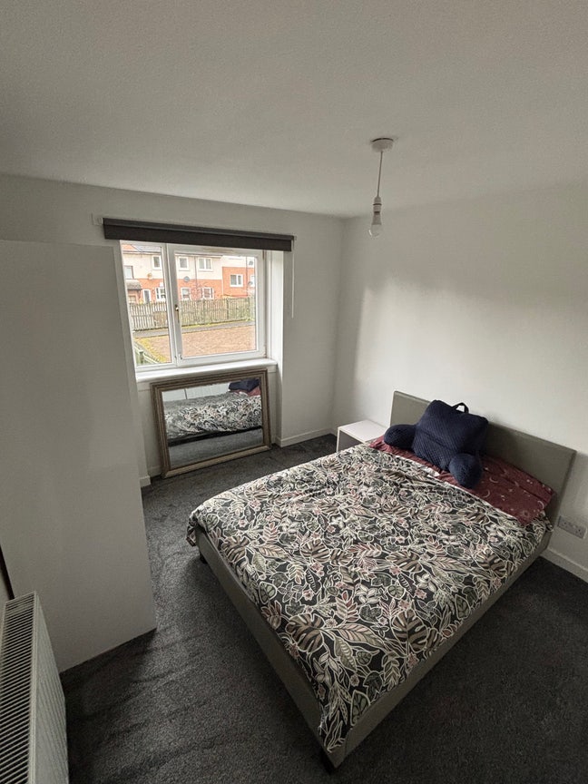 Room for rent close to Garrowhill station Main Photo