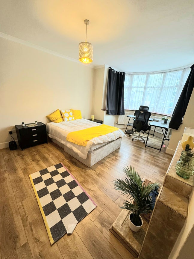 🌟Great Rooms in a Beautiful House NW10 🌟 Main Photo