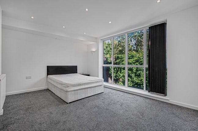 Large Ensuite Room w Walk in Wardrobe in Camden Main Photo