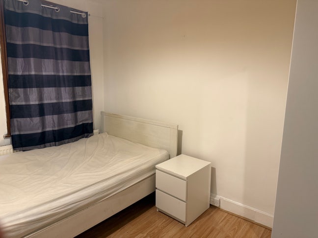 ROOM TO LET Main Photo