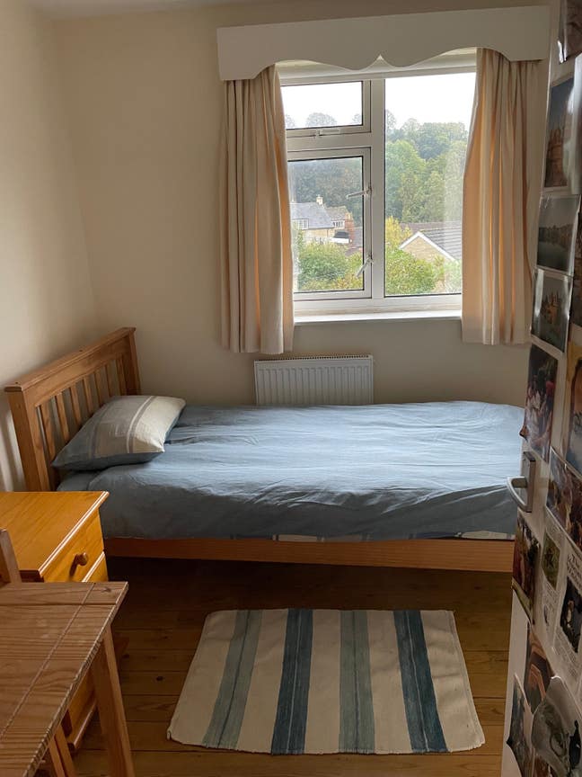 Room to let in quiet street in Stroud Main Photo