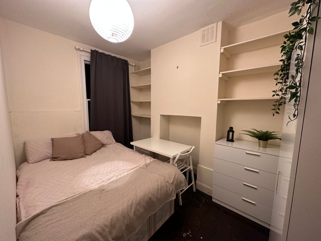 Lovely Room/ in Maida Hill Main Photo