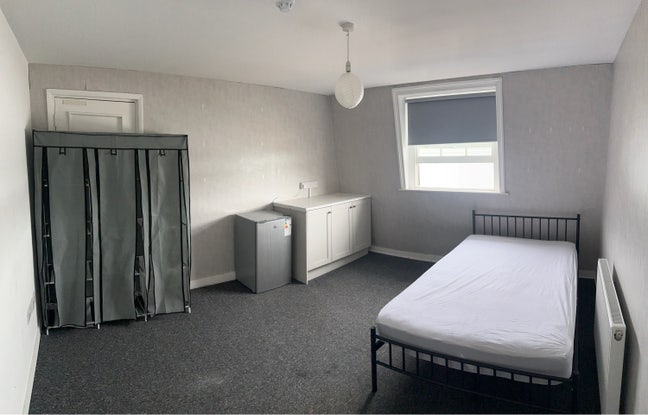 Large double room in great location  Main Photo