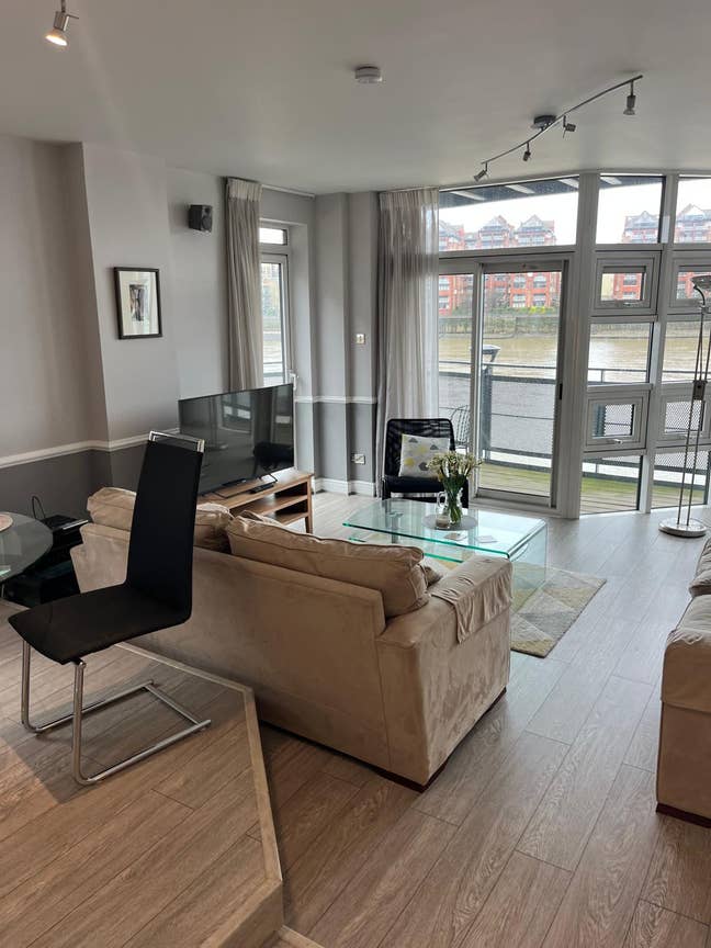 2 bedroom, 2 bathroom shared flat in Battersea  Main Photo