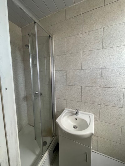 Beautiful Ensuite Room Available in LS12 Main Photo