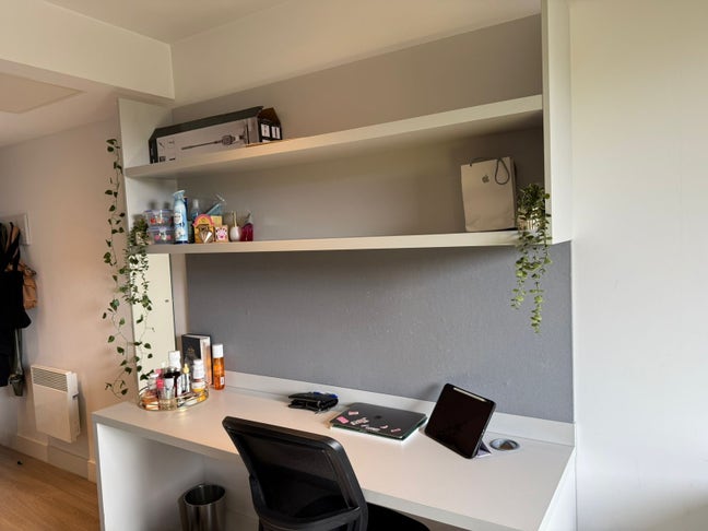 A nice and spacious rooms are available  Main Photo
