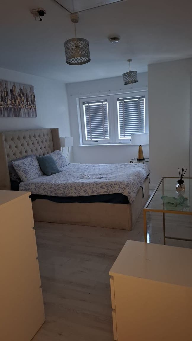 Large En-Suite Furnished Double Room Main Photo