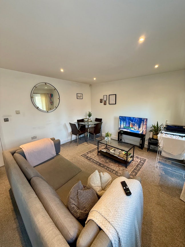 Double room in Battersea - great location!  Main Photo