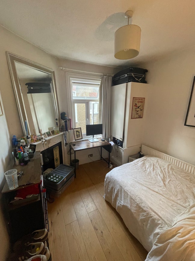 Spacious double room in Brixton Main Photo