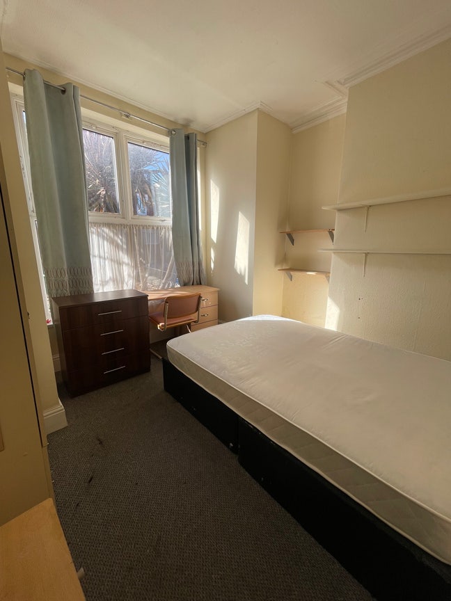 Spacious LS11 Rooms Available Now Main Photo