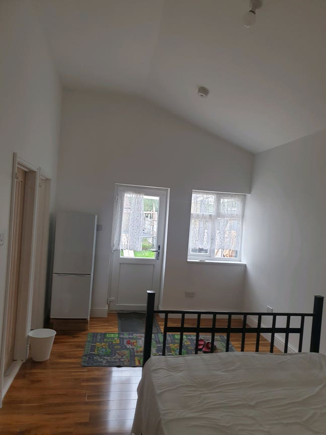 Studio Flat  Main Photo
