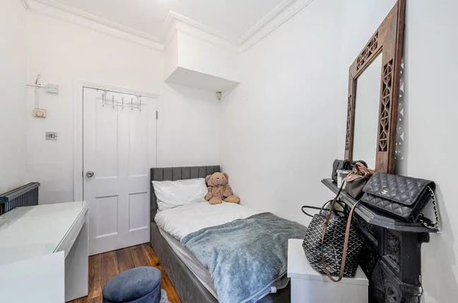 Single Room with Own Toilet & Storage  Main Photo