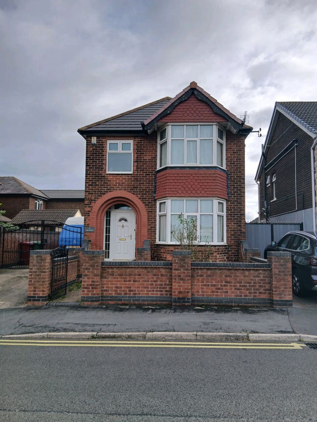 Double  Room To Let Close to hospital Main Photo