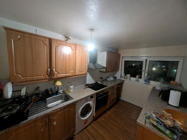 1 Room available in 2 bed flat Main Photo