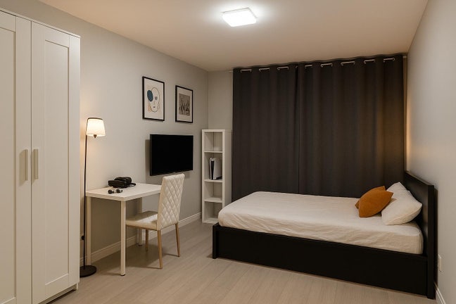 Ensuite Double Bedroom - Rayners Park Main Photo