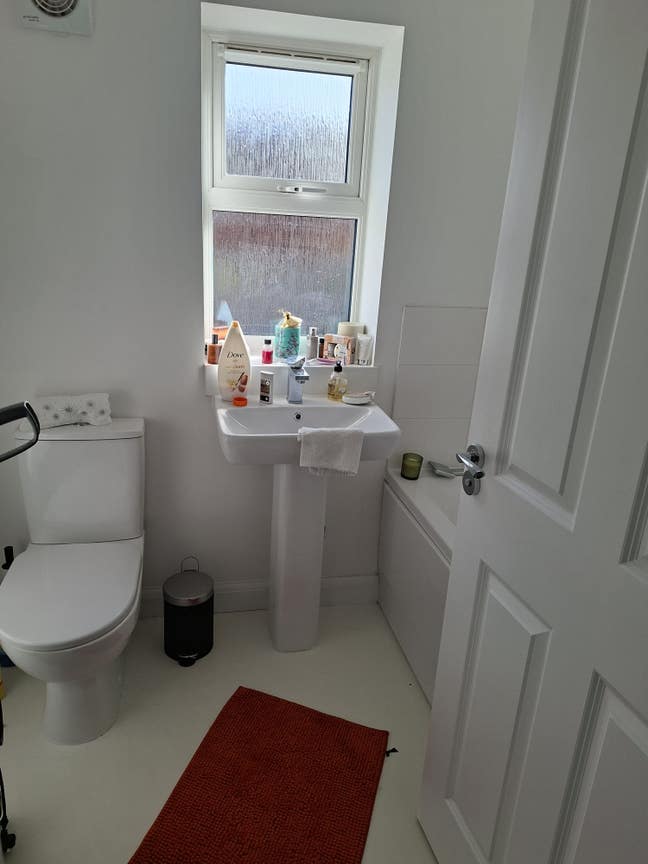 Well presented double room  Main Photo