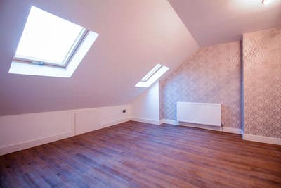 Luxury New 6-Bed Property with Ensuite Rooms – Bou Main Photo