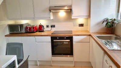 Twice a week cleaning service, Double bed. Main Photo