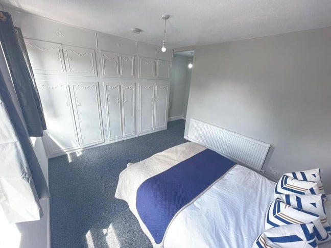 Spacious 3 bed house available  Main Photo