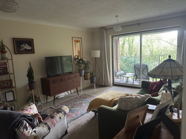 Double Room in 2-Bed Ground Floor Flat Main Photo