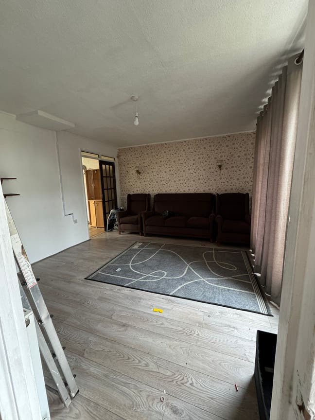 3 bedroom end terrace house Main Photo