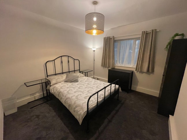 ***Large room - Sudbury Hill*** Main Photo