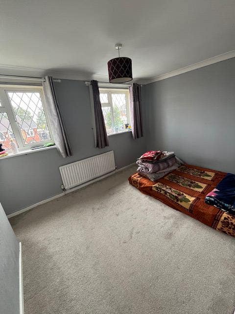 Spare Room available for 4 months Main Photo