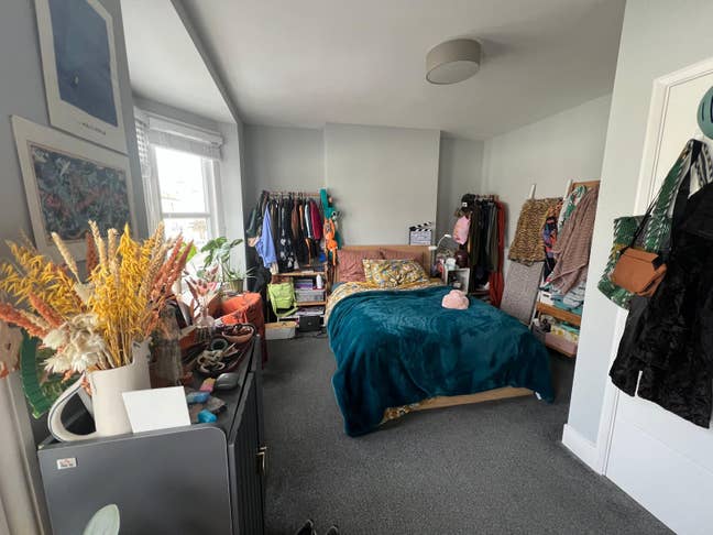 Large room to sublet in lovely 5 bed house  Main Photo