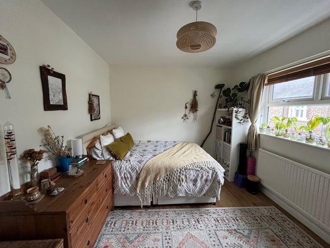 Large Double in wholesome Bishy Road 2-bed - Bills Main Photo