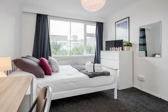 Modern, Clean, Safe, Secure Double room (AR) Main Photo