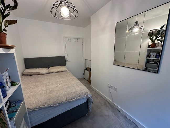 Beautiful bedroom in a modern development Main Photo