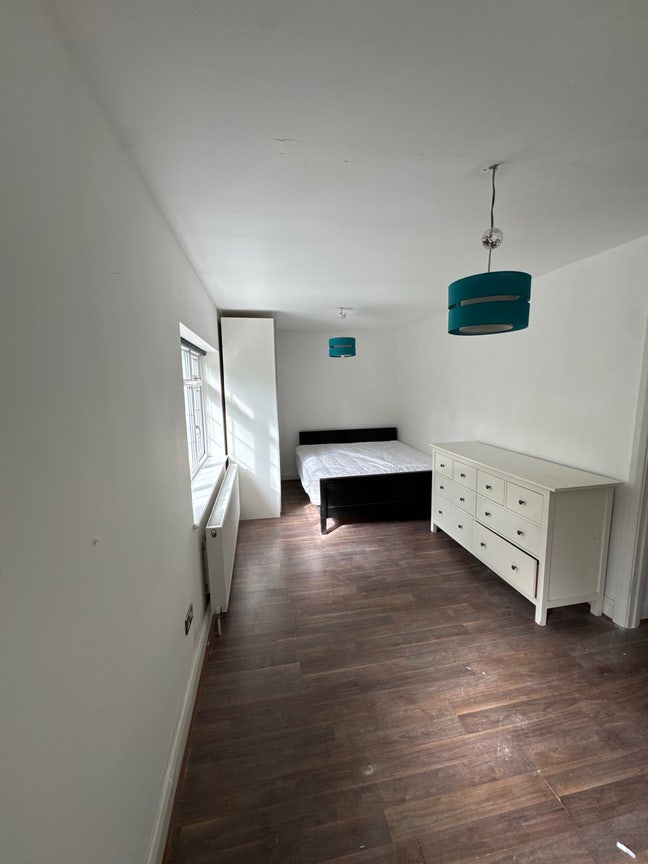 Furnished Studio Flat – Mill Hill East Main Photo
