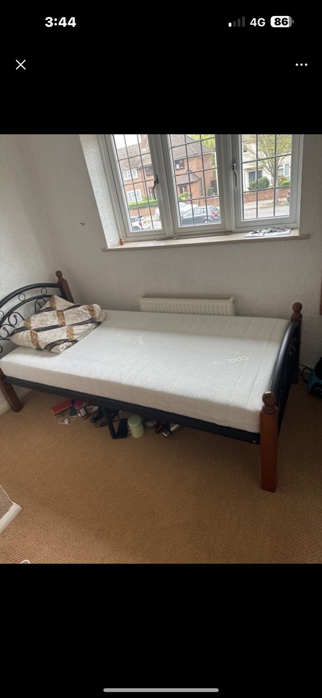 A single Room available for Rent  Main Photo