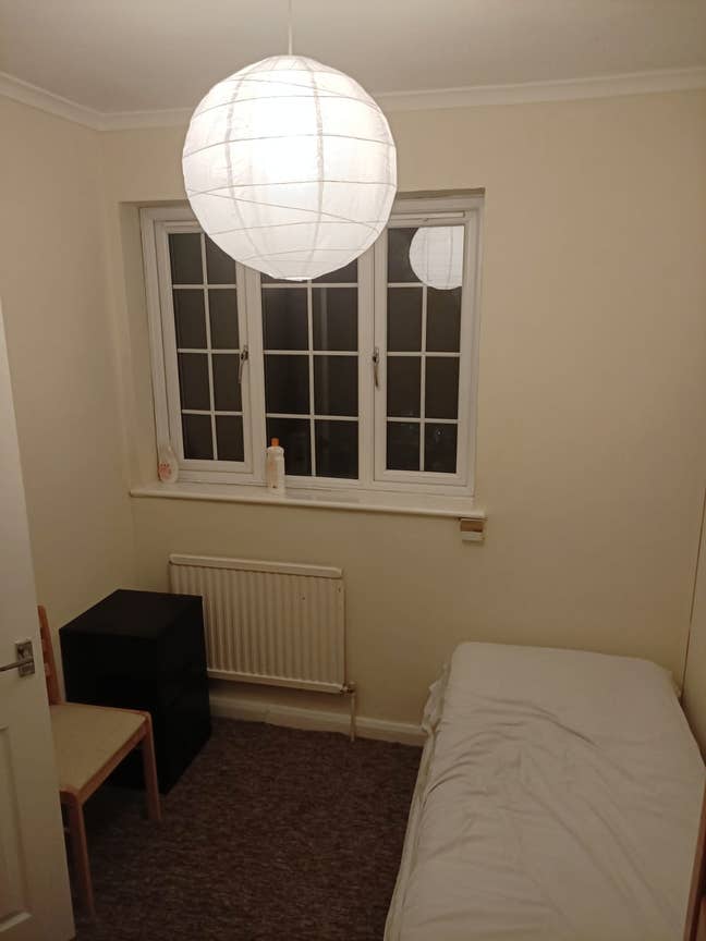Single at a prime location-Tolworth Main Photo