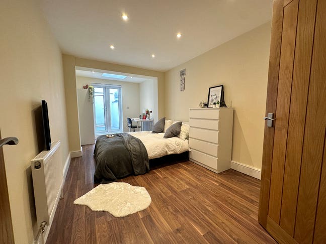 🌿 Room in Arsenal –Peaceful & Green Zone 2🌿 Main Photo