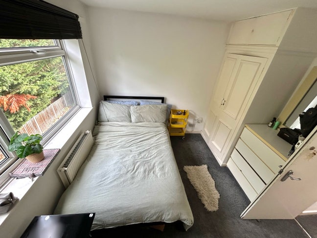Spacious and Homely Double Bedroom  Main Photo