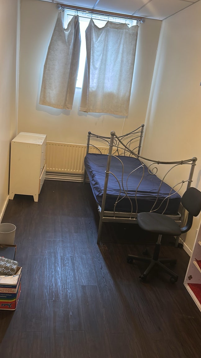 Room available for one person Main Photo