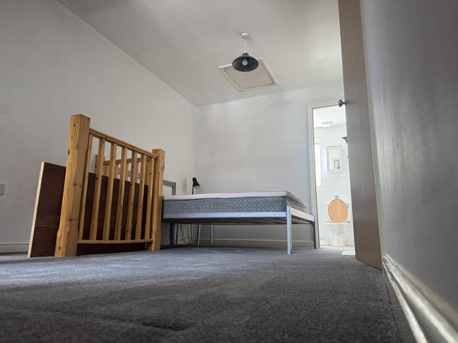 Double bedroom, ensuite and kitchen - Hamble Main Photo