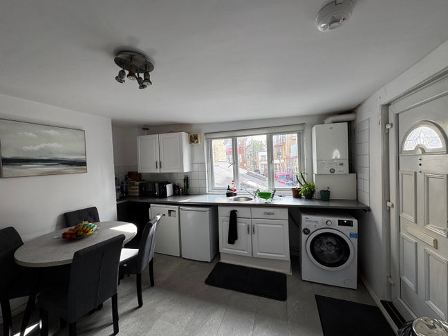 Lovely double bedroom  Main Photo