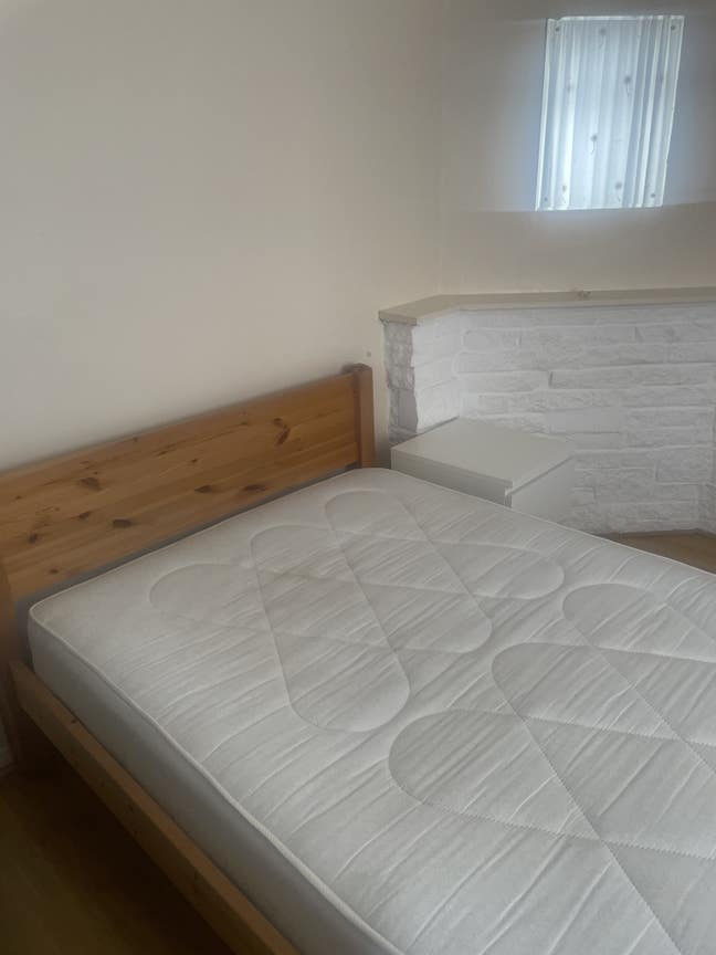 1 Room available , 9 Harefield Road Main Photo