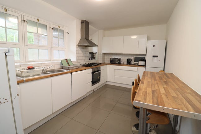 Room for Rent in Vibrant Ground Floor King's Cross Main Photo