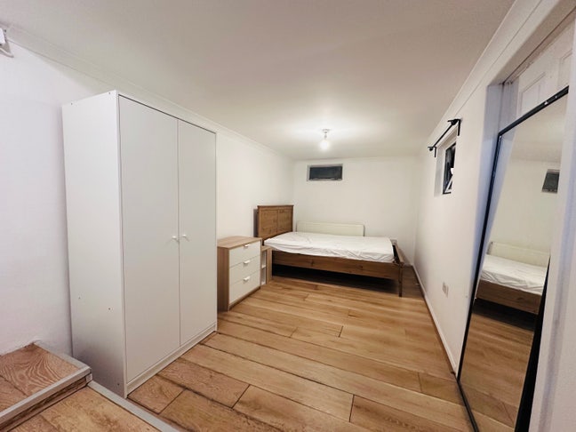 Spacious Double Room and Ensuite Double Room Main Photo