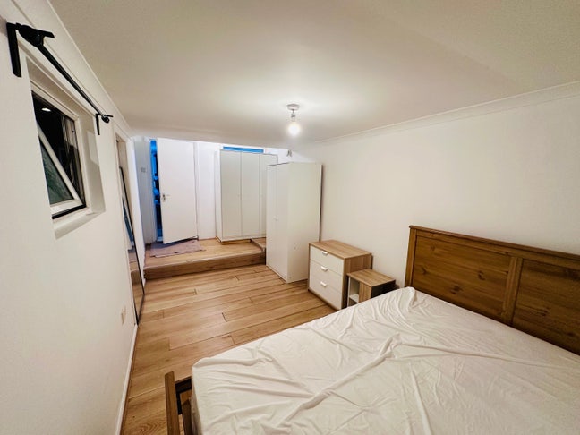 Ensuite Garden Flat-Kingsbury  Main Photo