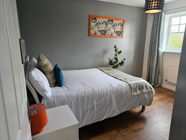 Modern clean tidy house in very tranquil area.  Main Photo